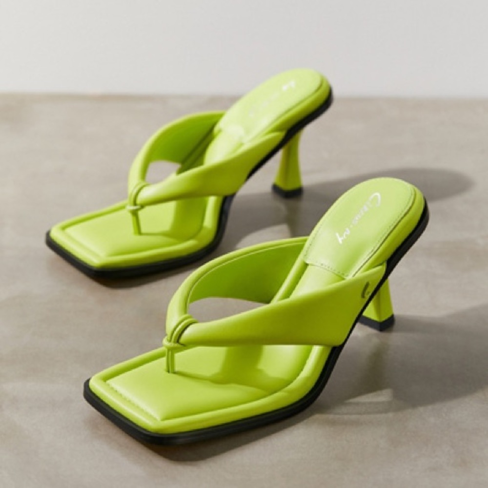 Sam Edelman Green Skeet Thong Heel size 6